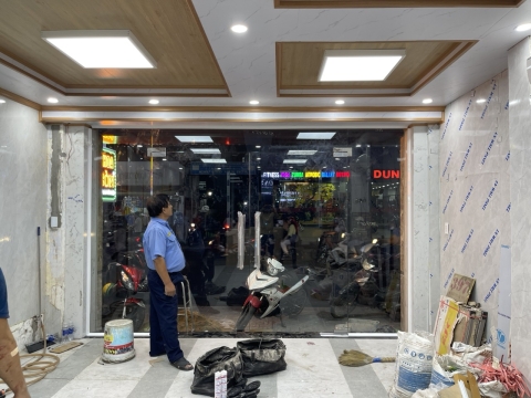 cửa mở bản lề sàn 1 cánh 