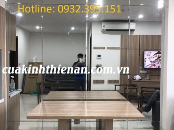 Báo giá thi công kính cường lực 10mm