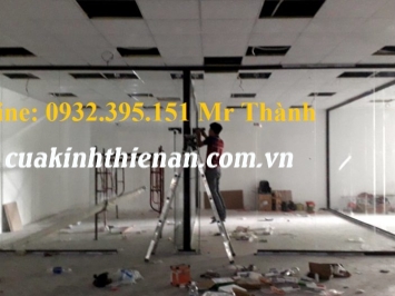 Thi Công Vách Ngăn Kính Giá Rẻ Tại quận 3 Hcm.