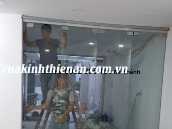 Vách kính văn phòng quận 3