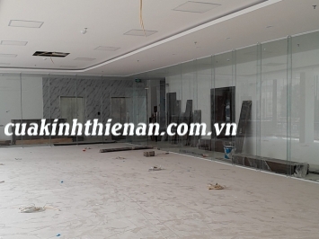 Báo giá thi công kính cường lực 10mm