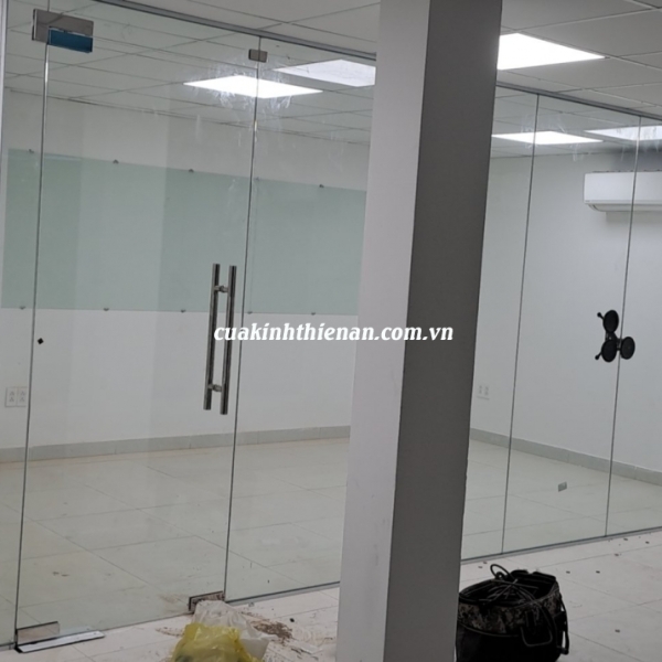 Báo Giá vách kính cường lực 10mm giá rẻ nhất Hà Nội