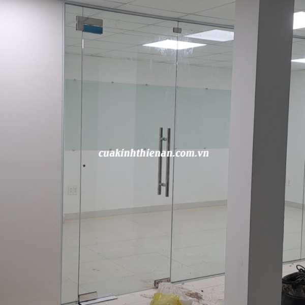 Báo Giá vách kính cường lực 10mm giá rẻ nhất Hà Nội