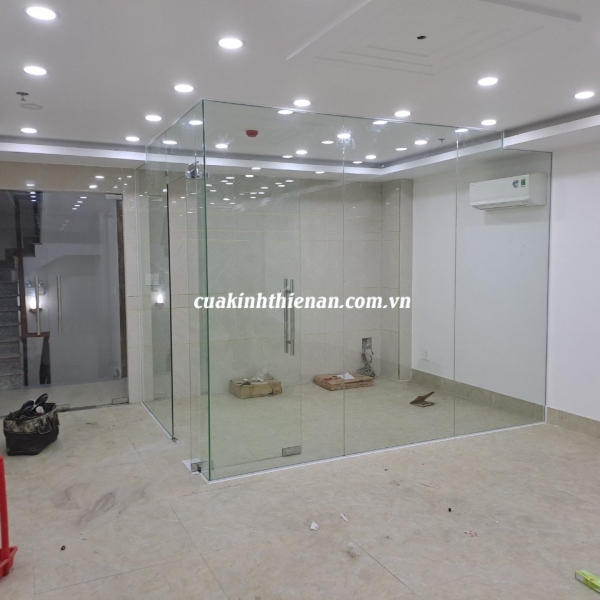 Báo Giá vách kính cường lực 10mm giá rẻ nhất Hà Nội