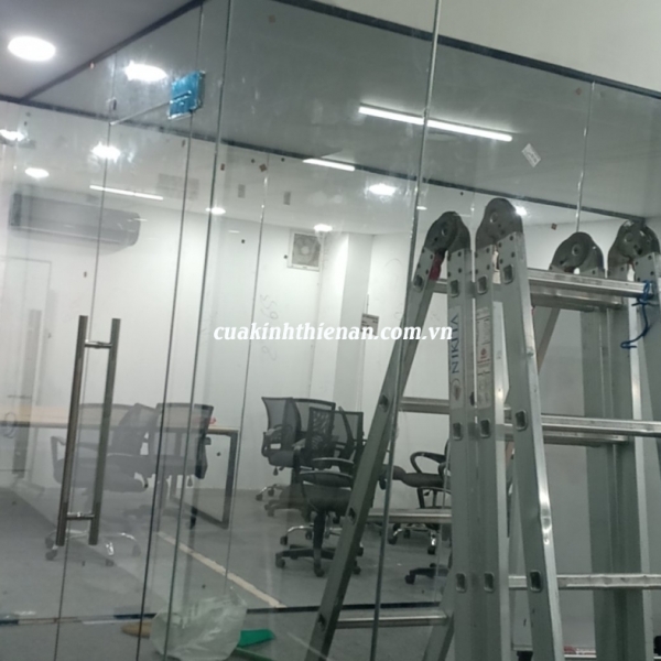 Báo Giá vách kính cường lực 10mm giá rẻ nhất Hà Nội