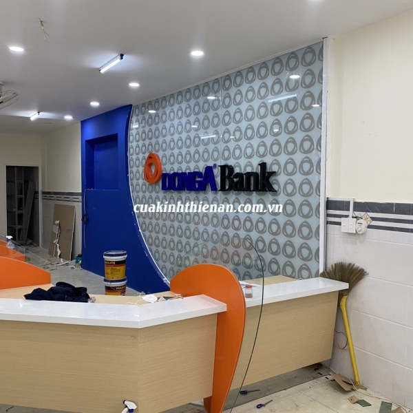 Lắp đặt kính màu cường lực rẻ nhất thị trường